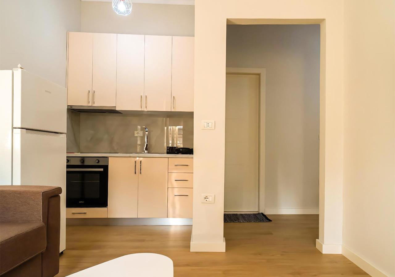 Home Inn Apartment 2 Near City Center Tiranë Eksteriør bilde