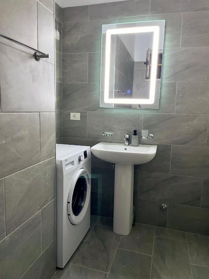 Home Inn Apartment 2 Near City Center Tiranë Eksteriør bilde